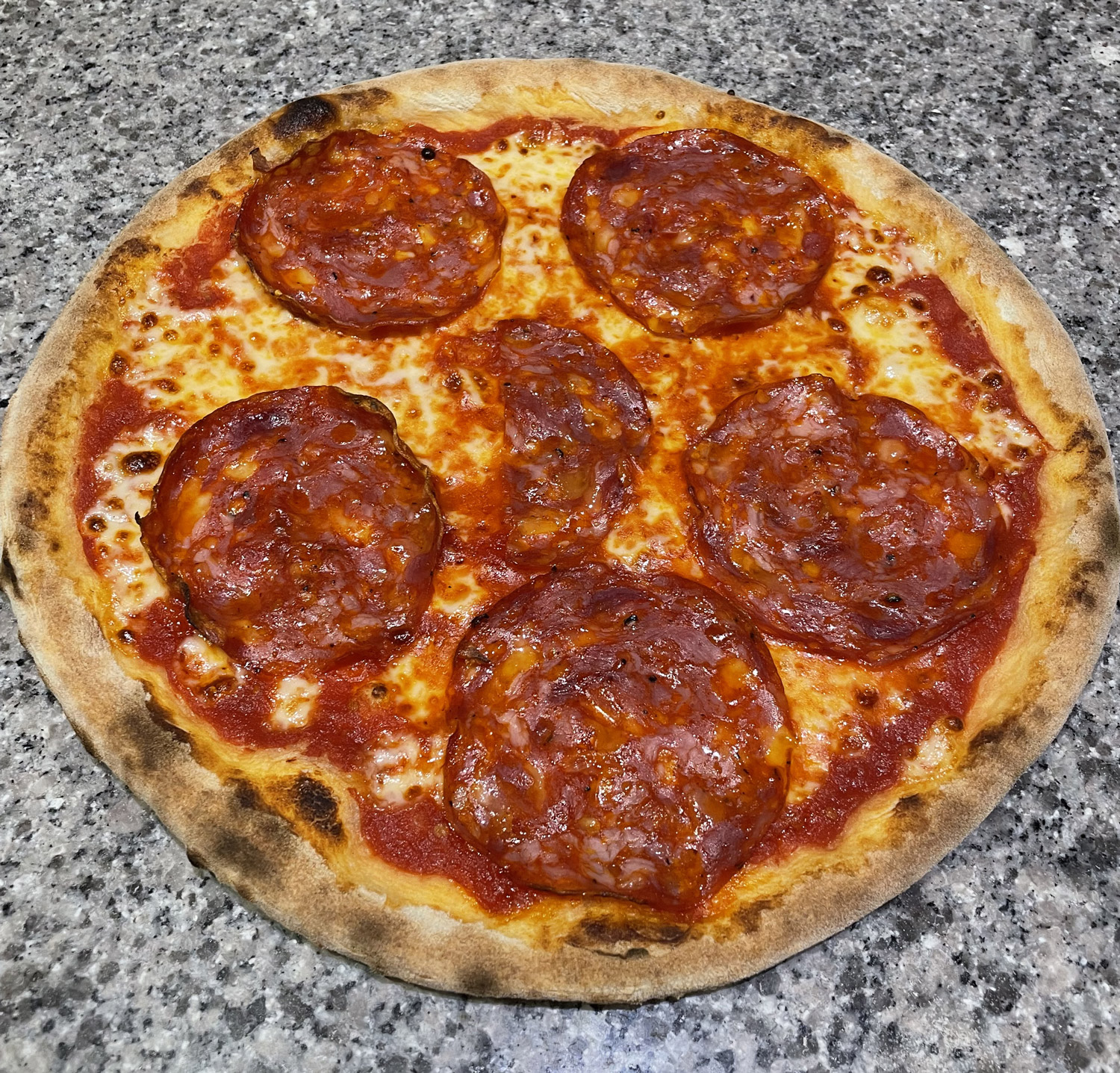 AlePizza-Galerie-Pizza-Diavola